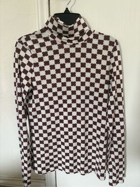 Cara Cara White and Burgundy Geometric Turtleneck Sweater